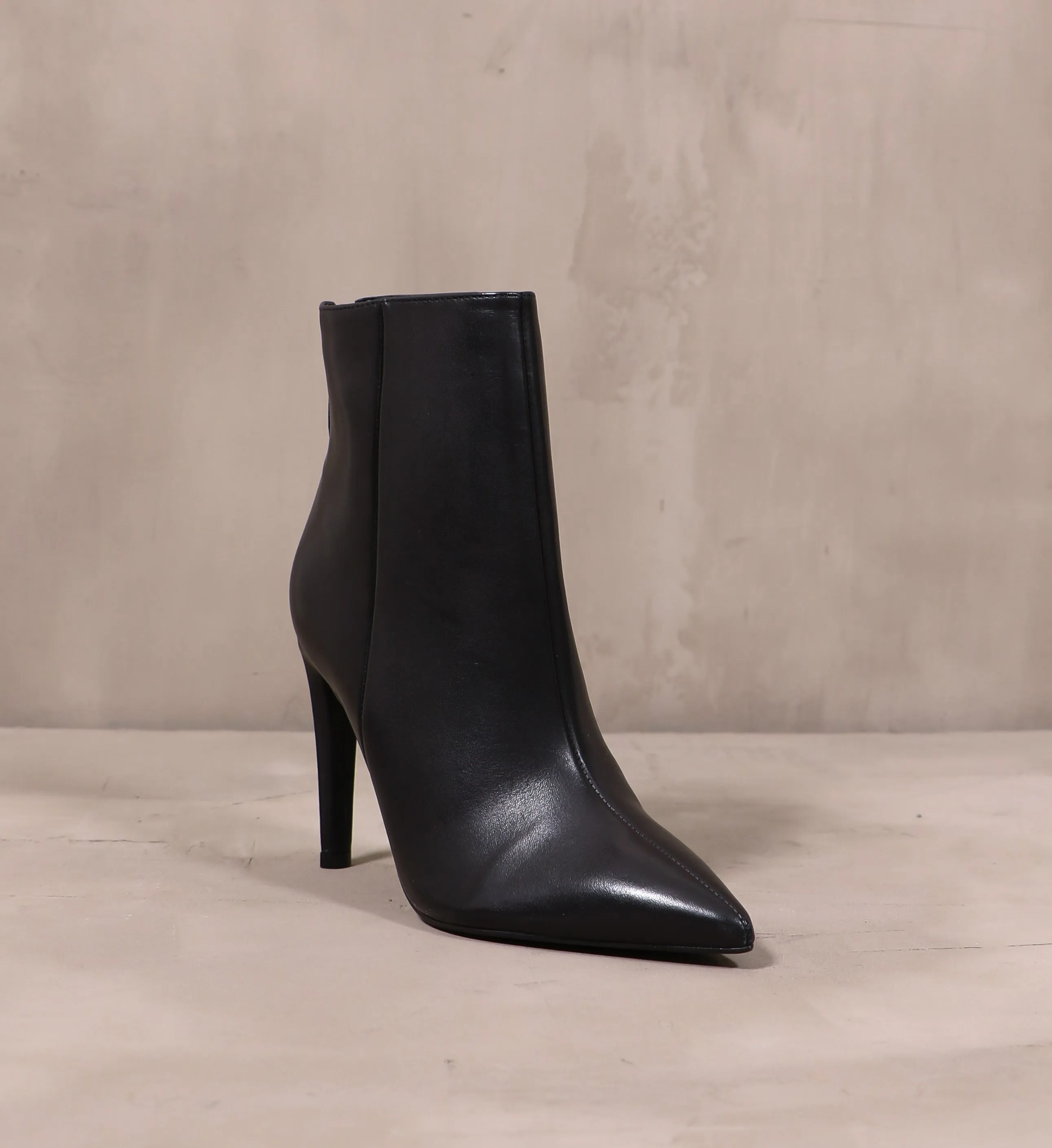 NOIR OR NEVER BOOTIE