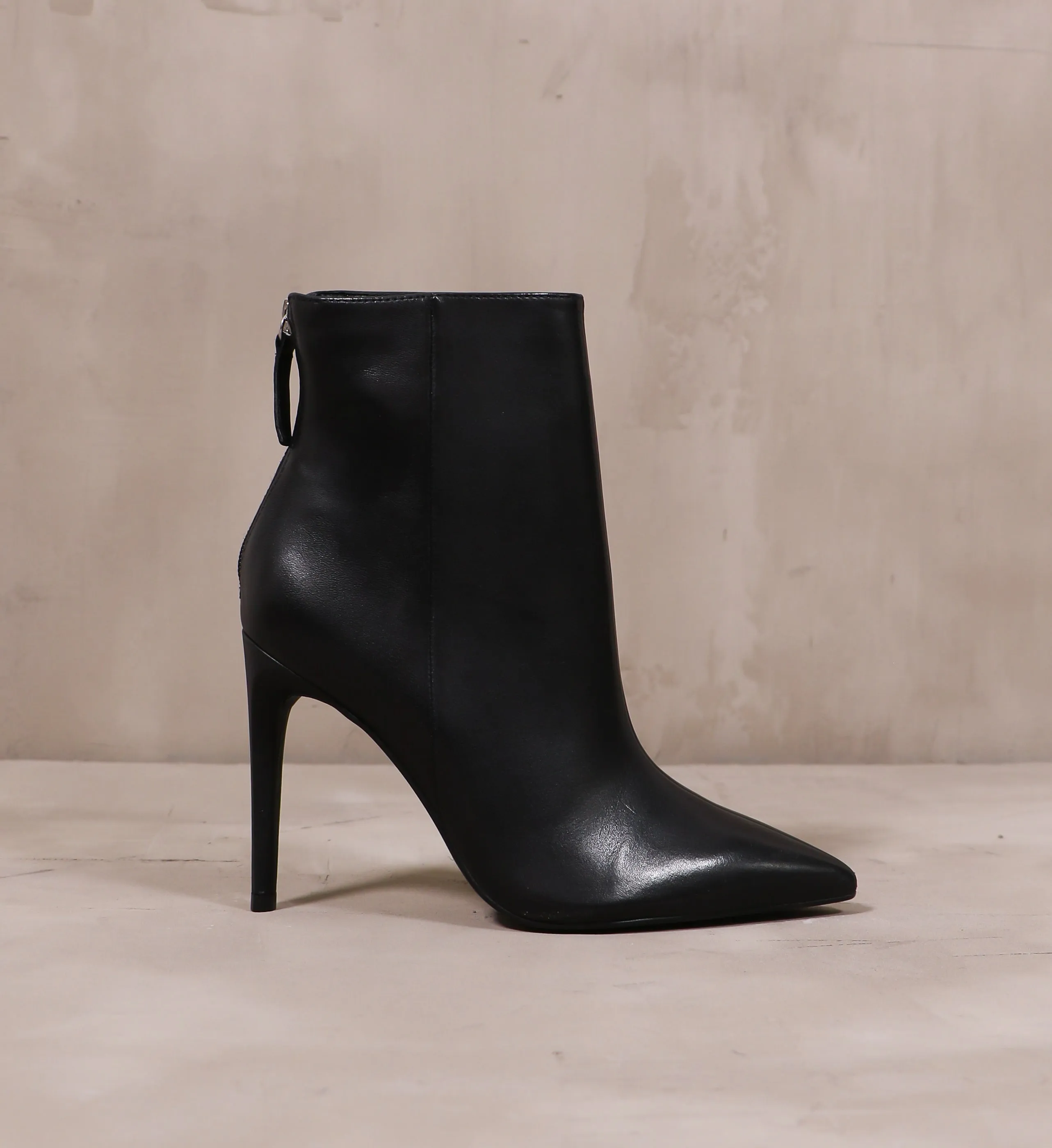 NOIR OR NEVER BOOTIE