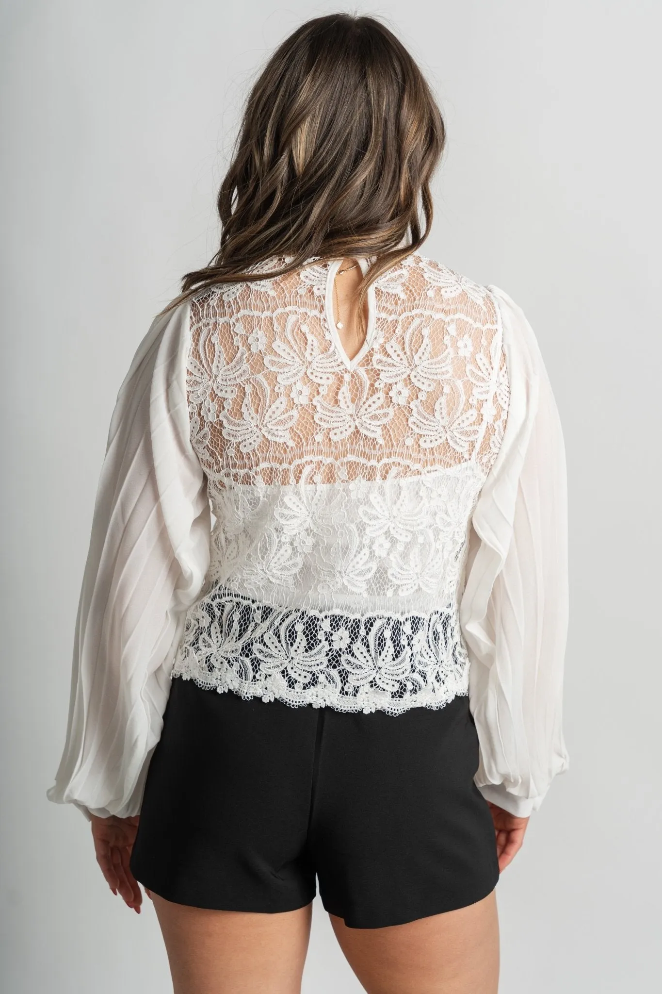 Pleated puff sleeve lace long sleeve blouse white